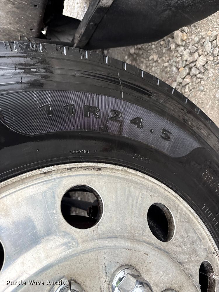 image for item YA1909 2003 International 9900i semi truck