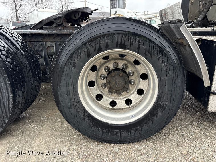 image for item YA1909 2003 International 9900i semi truck