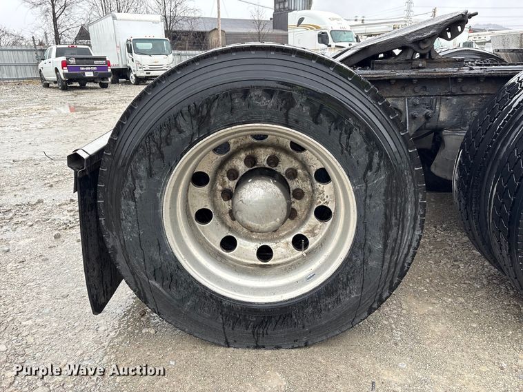 image for item YA1909 2003 International 9900i semi truck