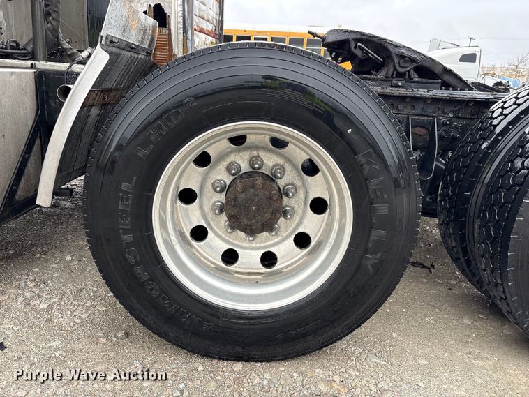 image for item YA1909 2003 International 9900i semi truck