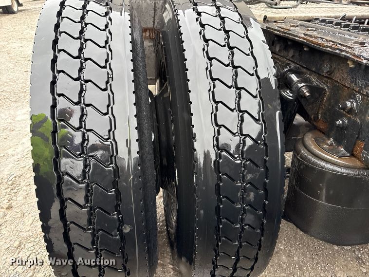 image for item YA1909 2003 International 9900i semi truck