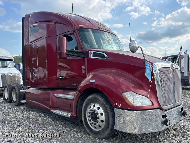 image for item YA1936 2016 Kenworth T680 semi truck