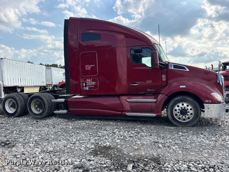image for item YA1936 2016 Kenworth T680 semi truck