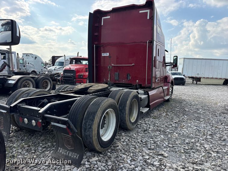 image for item YA1936 2016 Kenworth T680 semi truck