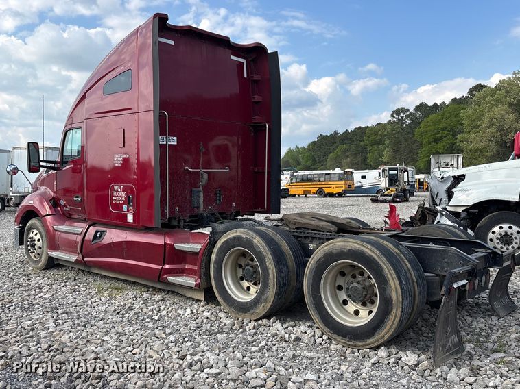 image for item YA1936 2016 Kenworth T680 semi truck