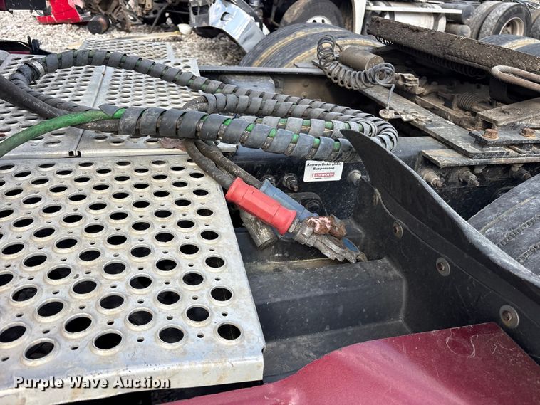 image for item YA1936 2016 Kenworth T680 semi truck