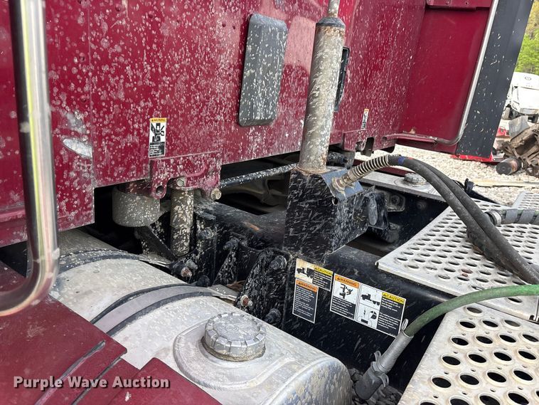 image for item YA1936 2016 Kenworth T680 semi truck