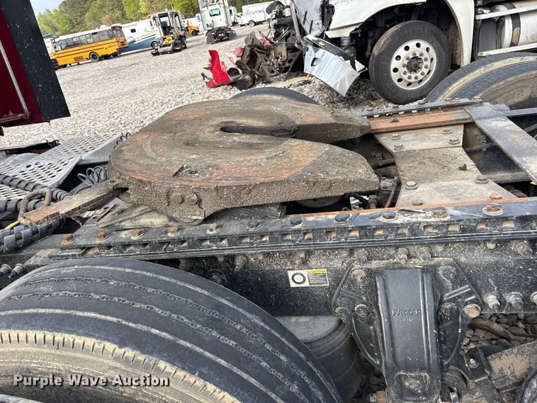 image for item YA1936 2016 Kenworth T680 semi truck