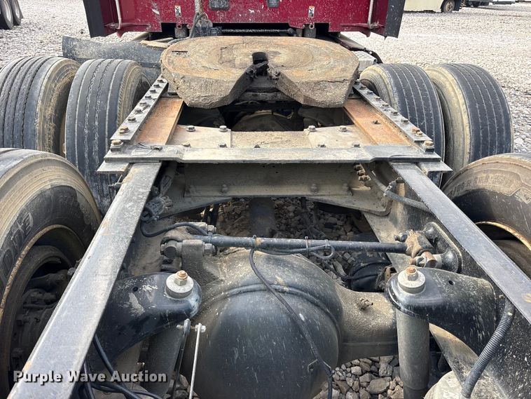 image for item YA1936 2016 Kenworth T680 semi truck