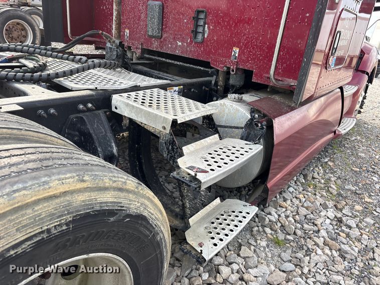 image for item YA1936 2016 Kenworth T680 semi truck