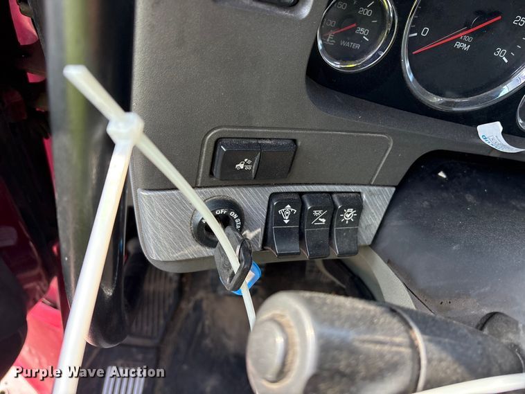 image for item YA1936 2016 Kenworth T680 semi truck