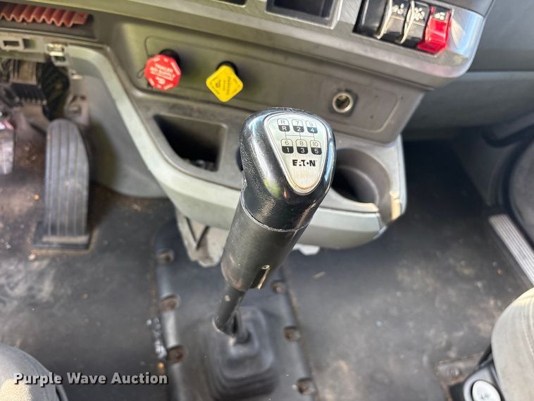 image for item YA1936 2016 Kenworth T680 semi truck