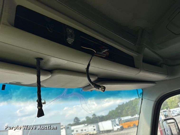 image for item YA1936 2016 Kenworth T680 semi truck