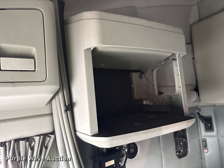 image for item YA1936 2016 Kenworth T680 semi truck