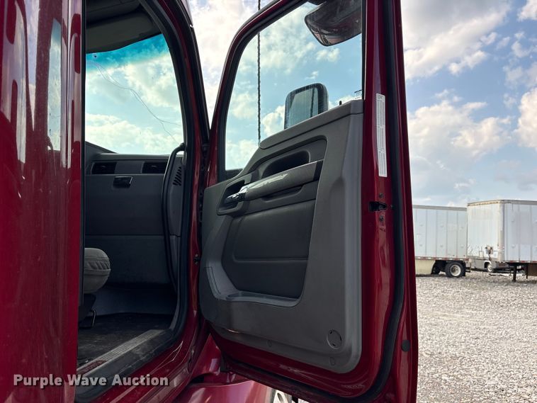 image for item YA1936 2016 Kenworth T680 semi truck