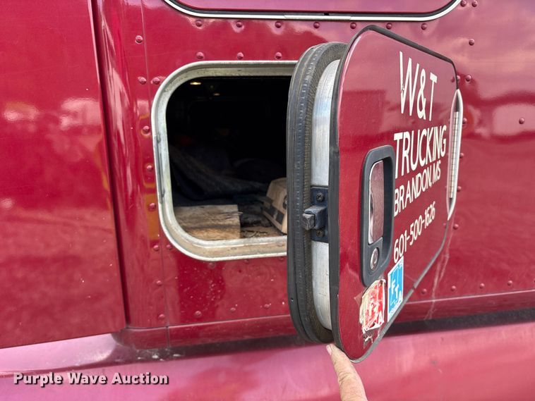 image for item YA1936 2016 Kenworth T680 semi truck