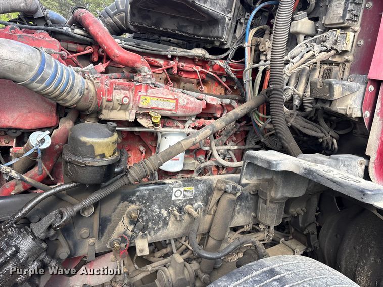 image for item YA1936 2016 Kenworth T680 semi truck