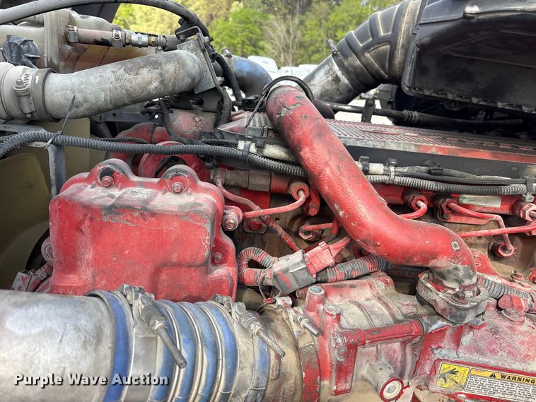 image for item YA1936 2016 Kenworth T680 semi truck