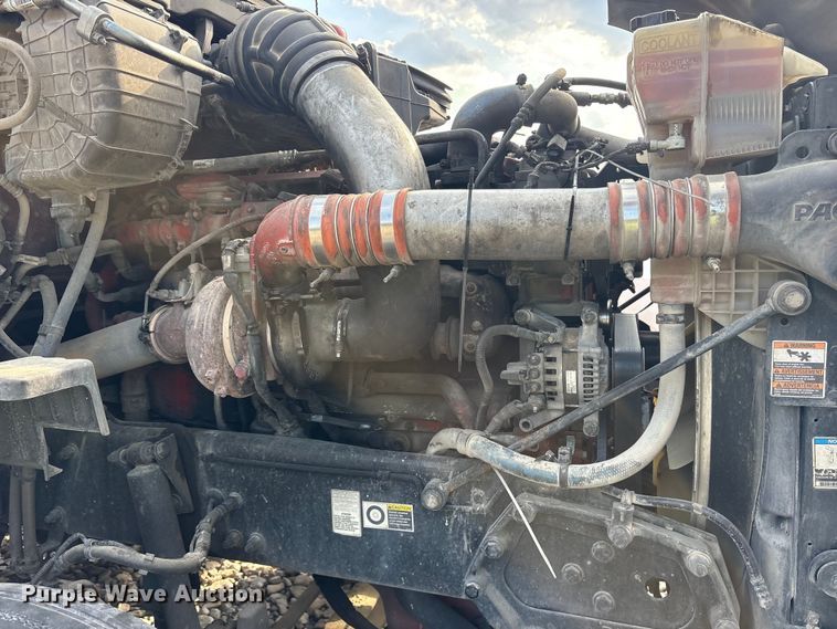 image for item YA1936 2016 Kenworth T680 semi truck