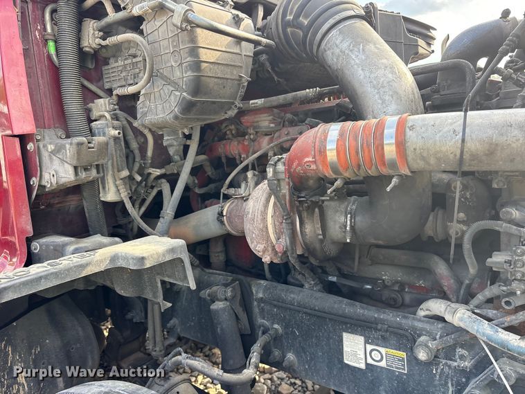 image for item YA1936 2016 Kenworth T680 semi truck