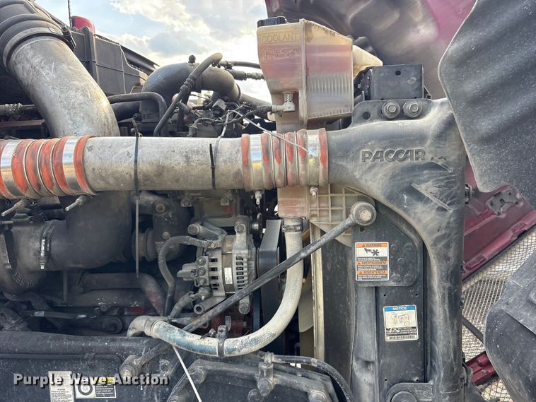 image for item YA1936 2016 Kenworth T680 semi truck