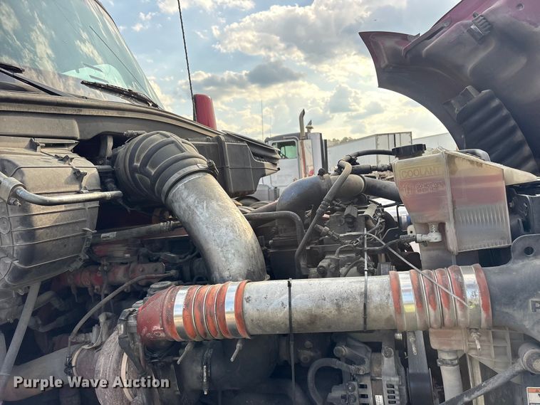 image for item YA1936 2016 Kenworth T680 semi truck