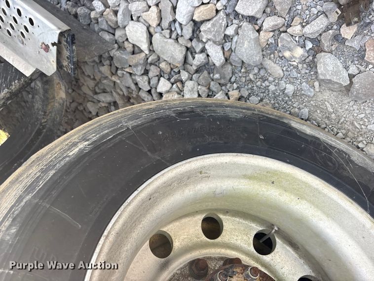 image for item YA1936 2016 Kenworth T680 semi truck