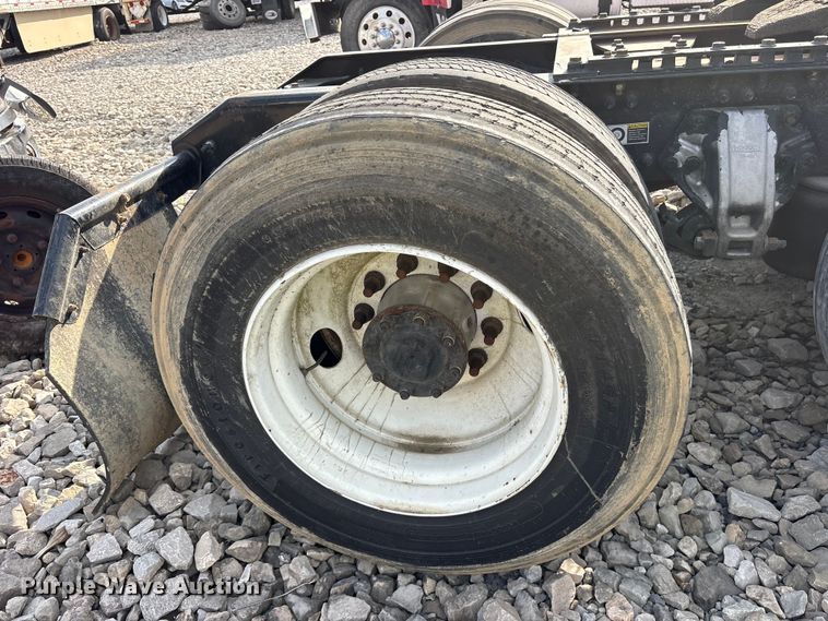 image for item YA1936 2016 Kenworth T680 semi truck