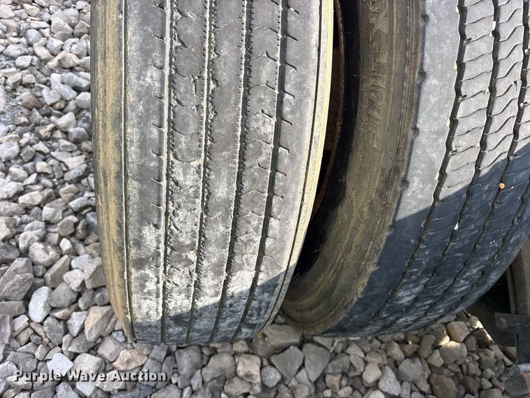 image for item YA1936 2016 Kenworth T680 semi truck