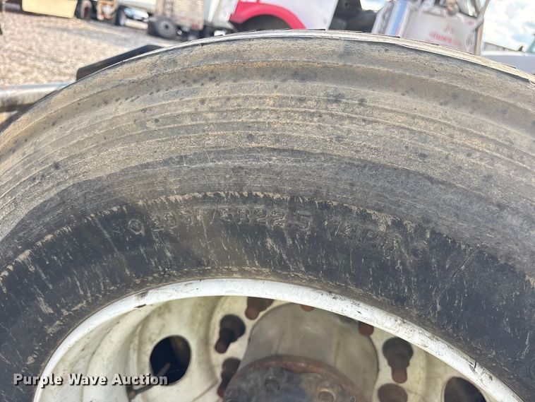 image for item YA1936 2016 Kenworth T680 semi truck