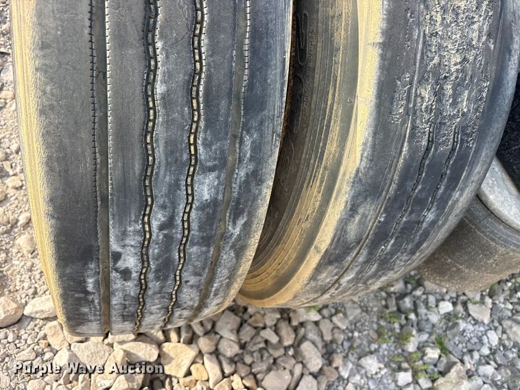 image for item YA1936 2016 Kenworth T680 semi truck