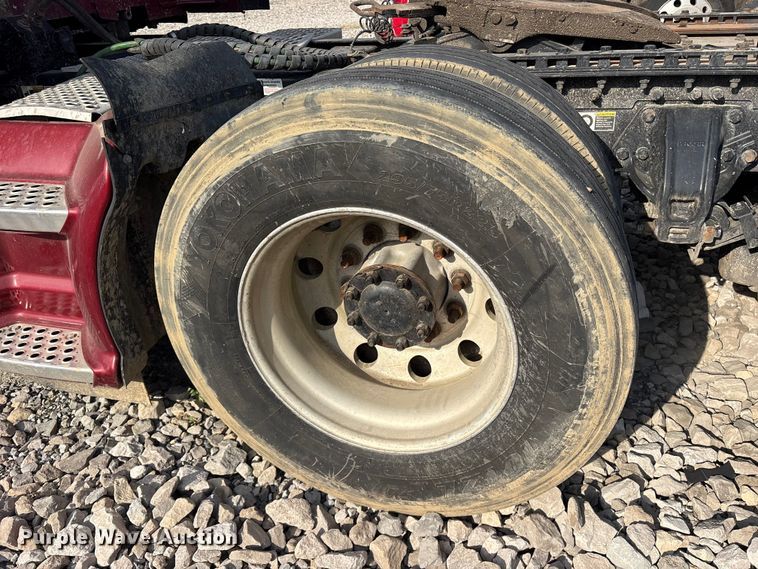 image for item YA1936 2016 Kenworth T680 semi truck