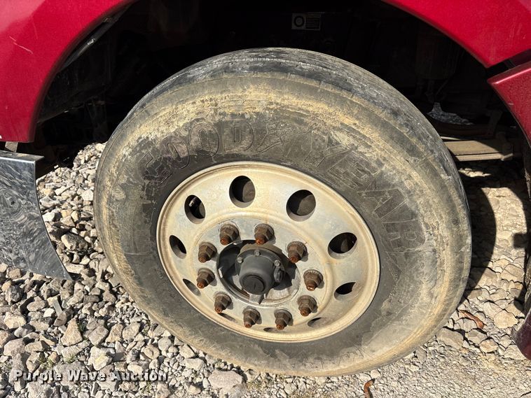 image for item YA1936 2016 Kenworth T680 semi truck