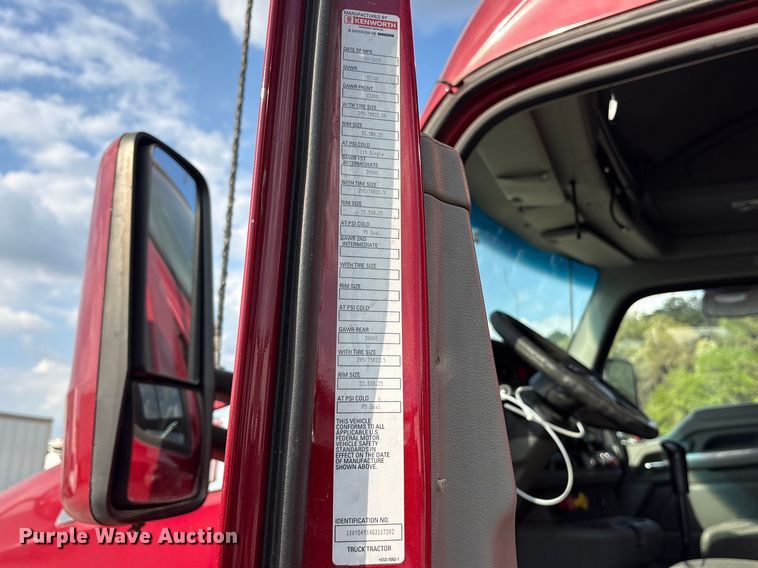 image for item YA1936 2016 Kenworth T680 semi truck