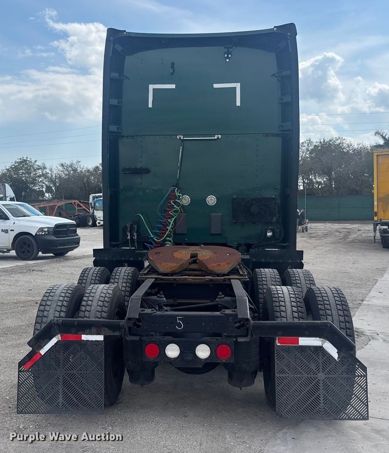 image for item YA1943 2018 Kenworth T680 semi truck