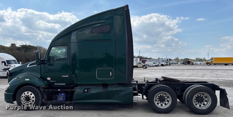 image for item YA1943 2018 Kenworth T680 semi truck