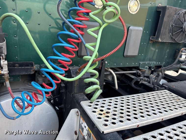 image for item YA1943 2018 Kenworth T680 semi truck