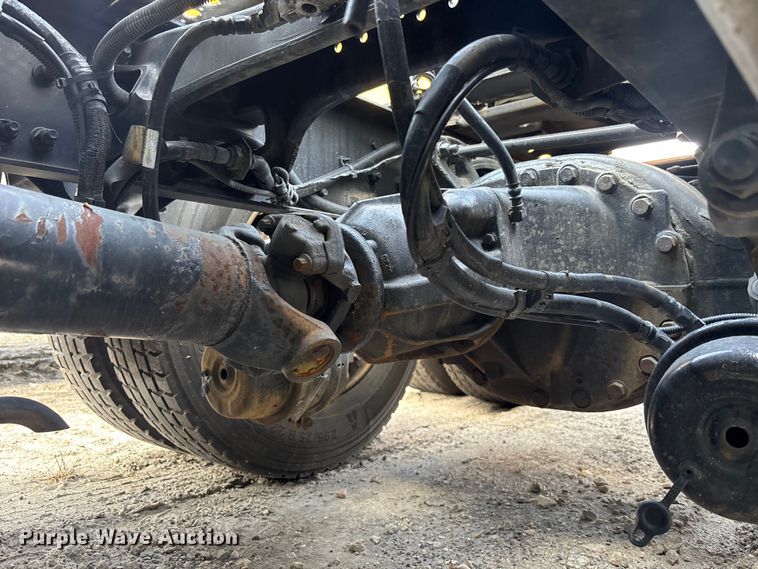 image for item YA1943 2018 Kenworth T680 semi truck