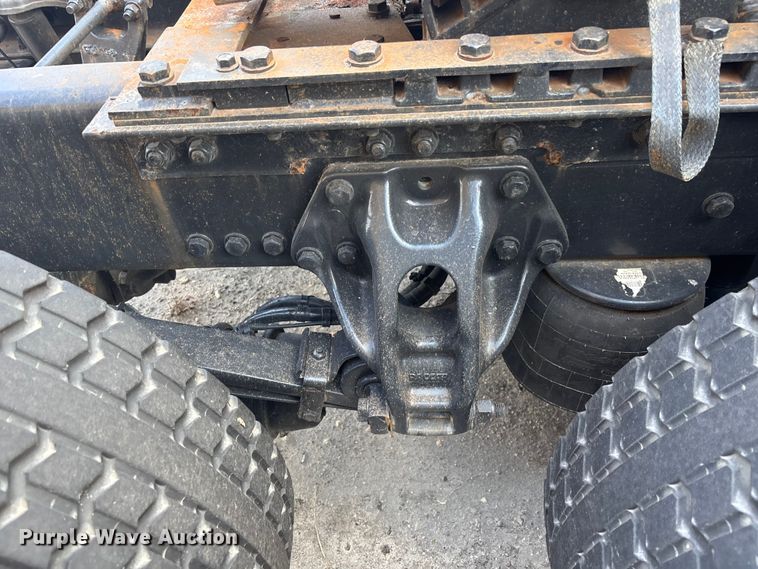 image for item YA1943 2018 Kenworth T680 semi truck