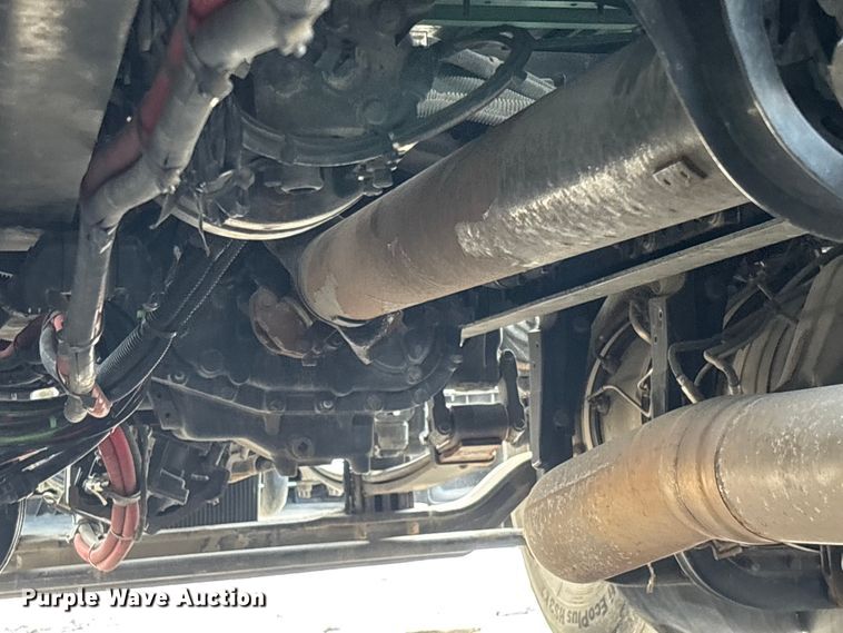 image for item YA1943 2018 Kenworth T680 semi truck