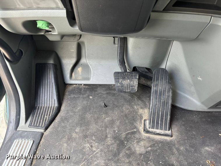 image for item YA1943 2018 Kenworth T680 semi truck