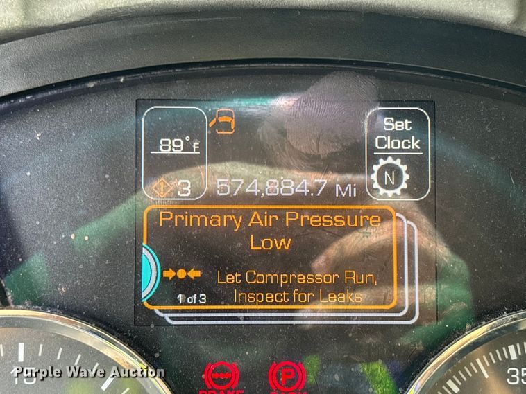 image for item YA1943 2018 Kenworth T680 semi truck