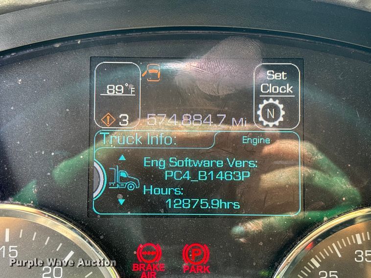 image for item YA1943 2018 Kenworth T680 semi truck