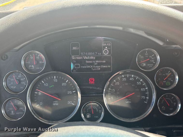 image for item YA1943 2018 Kenworth T680 semi truck