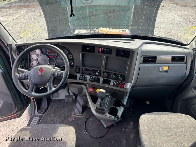 image for item YA1943 2018 Kenworth T680 semi truck