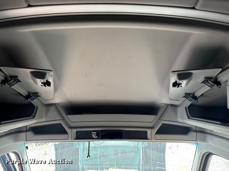 image for item YA1943 2018 Kenworth T680 semi truck