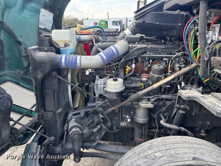 image for item YA1943 2018 Kenworth T680 semi truck