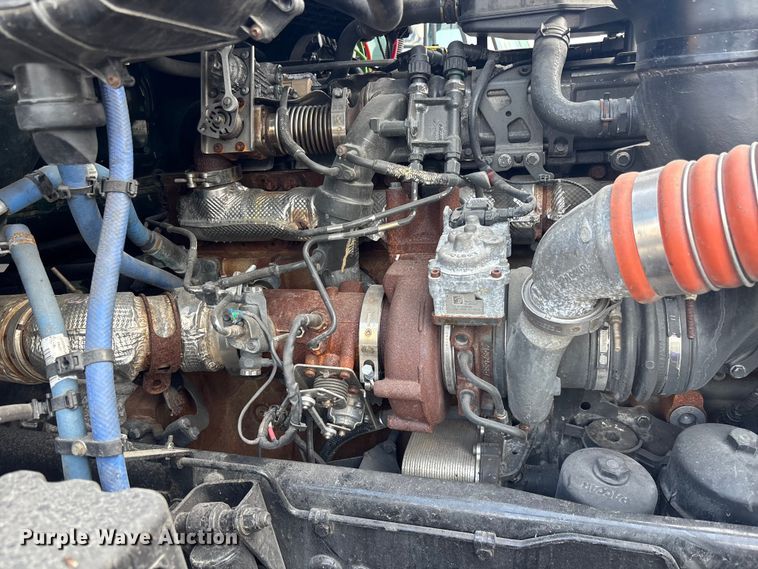 image for item YA1943 2018 Kenworth T680 semi truck