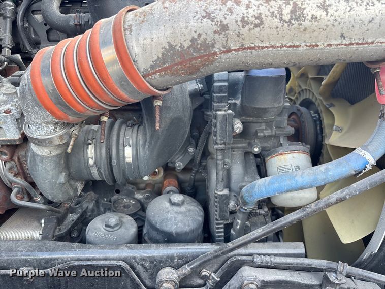 image for item YA1943 2018 Kenworth T680 semi truck