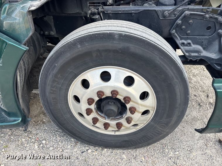 image for item YA1943 2018 Kenworth T680 semi truck